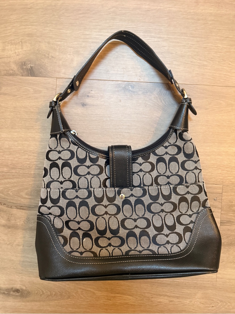 Early 2000’s Coach emblem bag - Picture 4 of 9